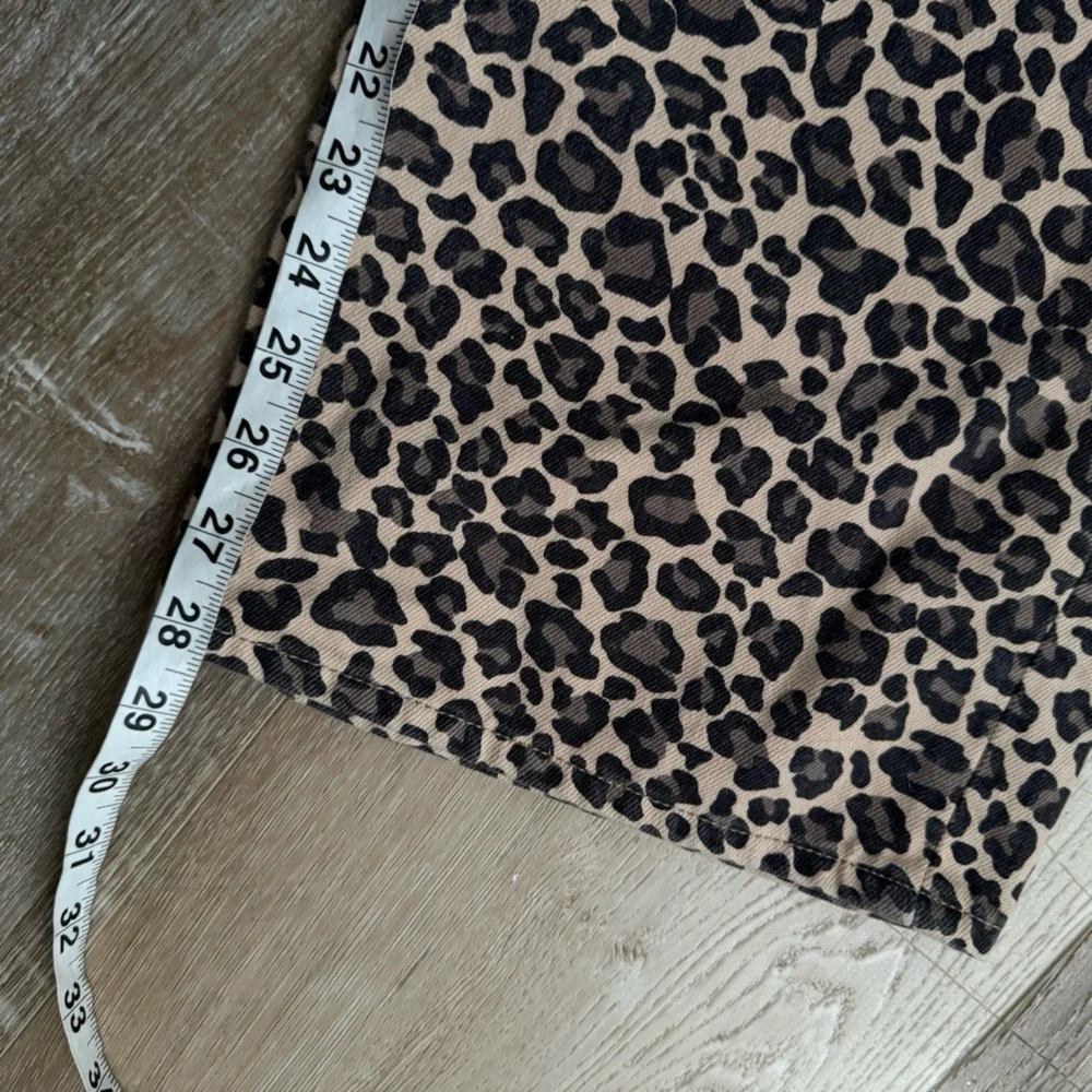 Abercrombie & Fitch Leopard Print High Rise 90s Relaxed Jeans Curve Love size 32 - Picture 6 of 6